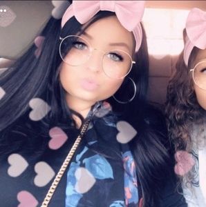 Meet your Posher, Crystal